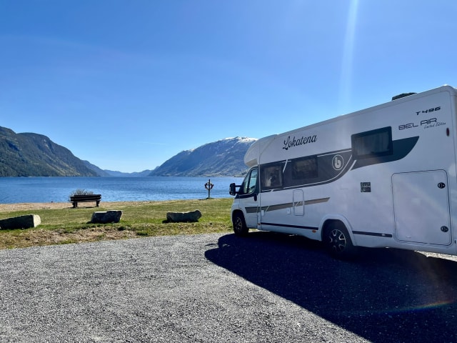 Lokatena – Nieuwe Benimar Bel Air, half integraal met 5 zit-en slaapplaatsen