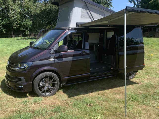 Aurora – Volkswagen 2017 mit 4 Schlafplätzen, ultimativer Campervan, 210 PS.