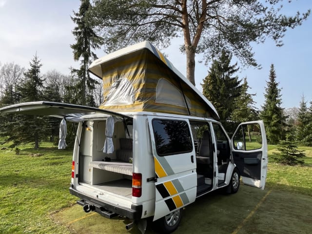Harrison – Ford Nugget Camper