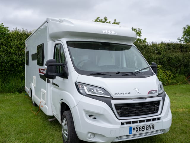 Peugeot Elddis Autoquest 196 met 6 slaapplaatsen