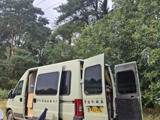 Betty Boxer – 3 berth Peugeot campervan from 2003