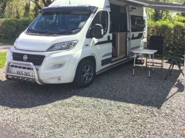 Lernen Sie Socks kennen, unseren Fiat Ducato 2015 mit 4 Schlafplätzen 