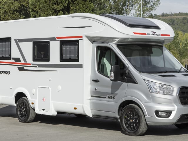 UWU – Zefiro 696 Fixed Island Bed 4 Berth 2024 motorhome 