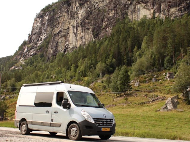 WoodenCabin on Wheels – 3p Renault campervan uit 2025