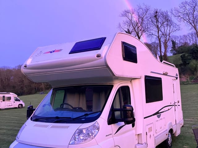 Tony – Your ultimate adventure awaits in our cosy 5-berth motorhome!