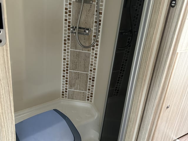 Elnagh 532  T-loft – 2-person camper van from 2020