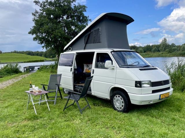 Sinne – Volkswagen T4 with pop-up roof and including SUP boards