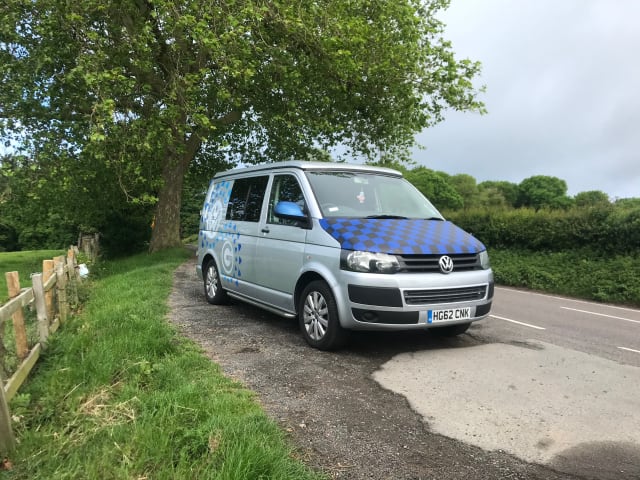 Lady Luna – VW Campervan - 4 berth with awning.