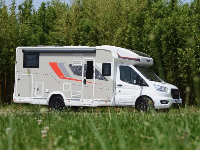 Challenger 337GA Graphite Premium Edition / Ford Transit 170ch BVA6