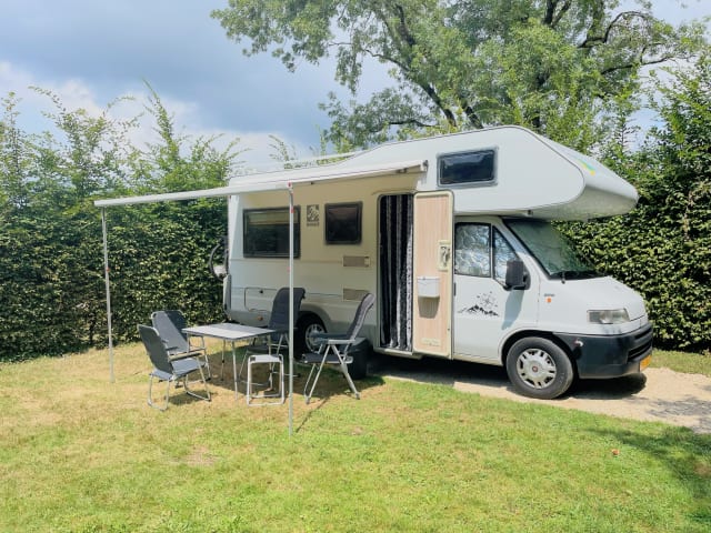 FamilyTime – 5p Knaus semi-integrated from 1996