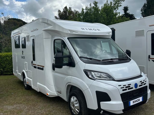 Nr. 15 – Wohnmobil für bis zu 4 Personen als Automatik und Einzelbetten