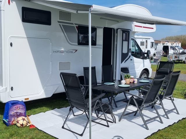 Modern fully equipped motorhome with alcove :-)