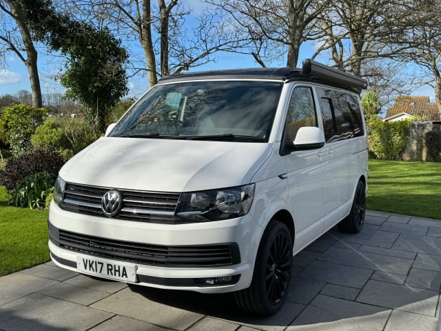 Colin – 4 berth Volkswagen campervan from 2017