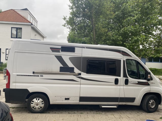 Modernes Fiat Ducati Wohnmobil