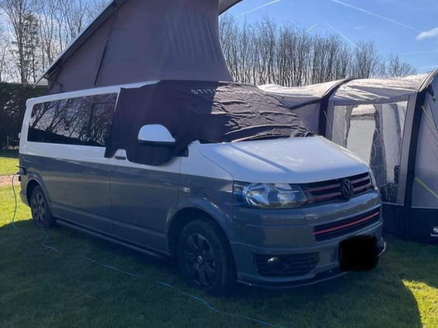 Eddie – 4-persoons Volkswagen campervan uit 2010