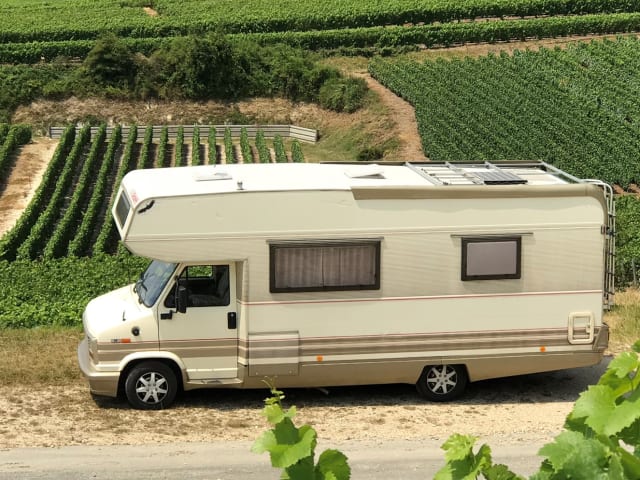 Oui, nous campons ! 4 pers spacieux, confortable, campeur particulièrement confortable et expérimenté.