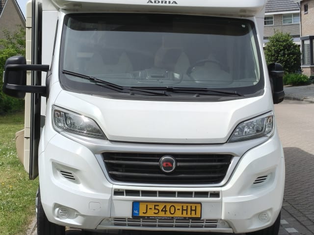 4p Adria Mobil semi-integrated uit 2015