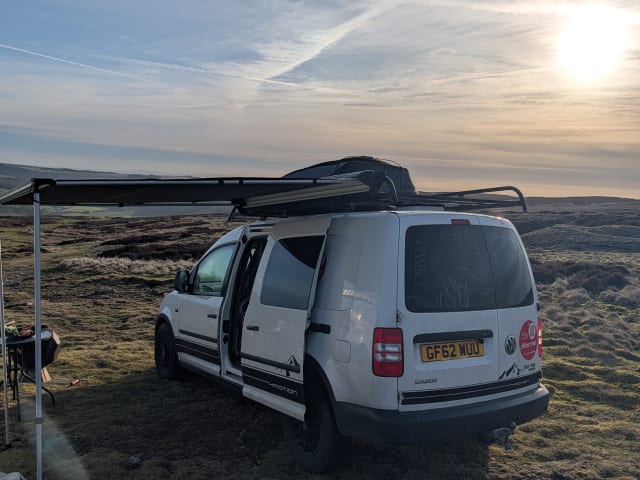 Callie the Caddy – Off-Grid 4x4 van. Insurance included!