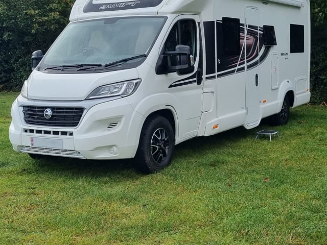 Jemima – Swift Escape 674 Wohnmobil mit 6 Schlafplätzen, Baujahr 2021