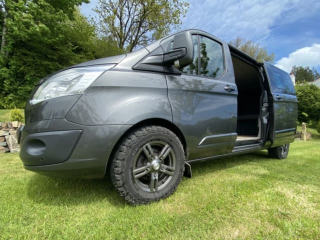 The Midlife Crisis – Robuster Ford Transit Custom Camper