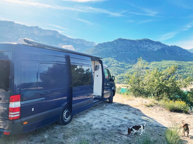 The Beast  – Beautiful, luxurious converted Sprinter L4 H2
