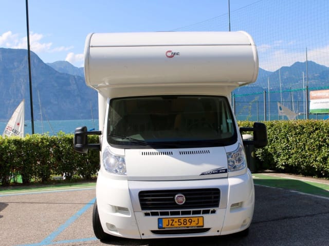 Schönes komplettes Familiencamper zu vermieten!