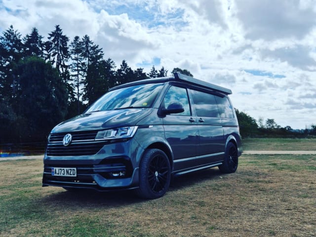 Little Trail Collective – Camping-car Volkswagen 4 couchages à partir de 2024