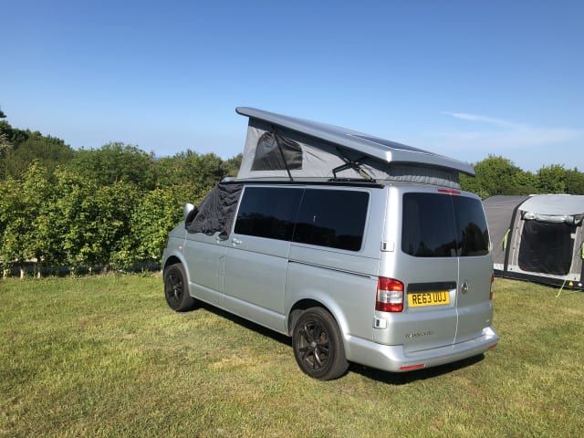 Vanessa  – VW T5.1 4 Berth Pop Top camper van 