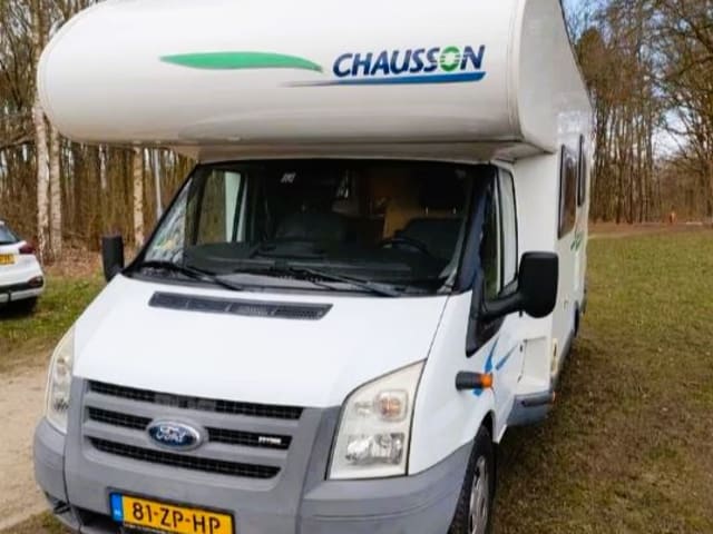 Spacious family camper 6p Air conditioning Bunk bed Solar Alcove Tow bar