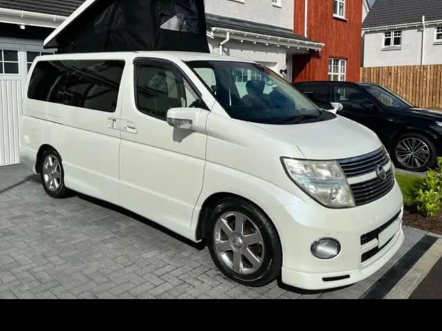 Jim – Nissan campervan met 4 slaapplaatsen uit 2009