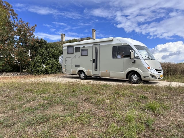 Spacious Luxury Camper 5p | horsepower 170 |transverse bed & pull-down bed|complete inventory