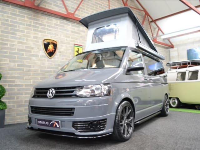 Camper di lusso VW T5 Sportline con pannello solare da 160 W.