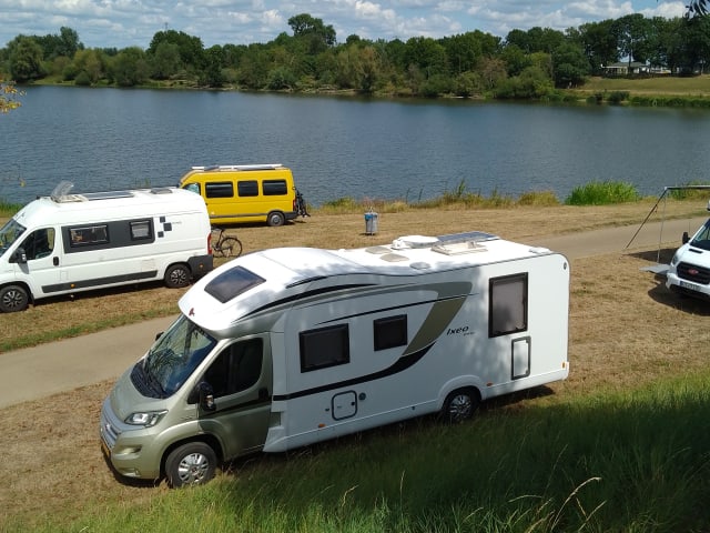 Ixeo  – 4p Bürstner semi-integrated from 2016
