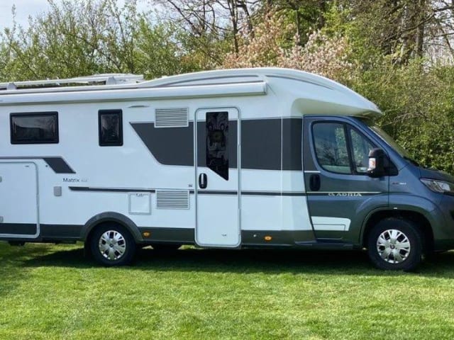 Camping-car de luxe Adria avec transmission automatique et suspension pneumatique!