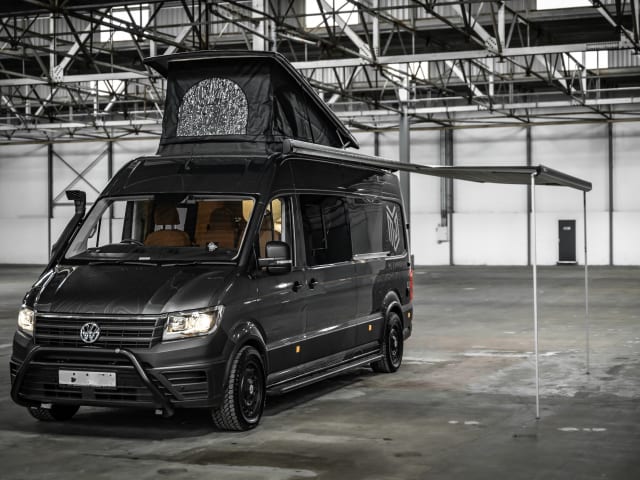 THUNDER – Atemberaubender VW Crafter 4-Bett-Wohnmobil aus dem Jahr 2022