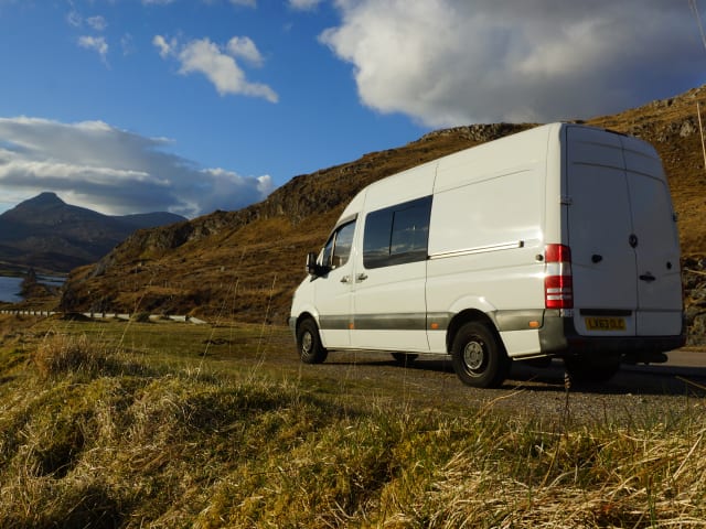 Art (2) – Camping-car Mercedes Sprinter 3 places - Fabriqué à la main, unique en son genre.