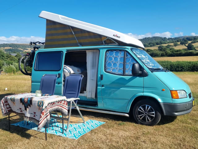 Ons Dirk  – 3-seater Ford bus from 1999