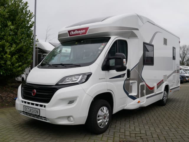 Challenger Genesis 256, semi integrale, 6 posti letto, 7 posti!!