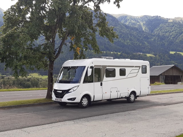 Comfortabele Hymer 680 BMC Integraal (2023). Boek nu voor 2024!