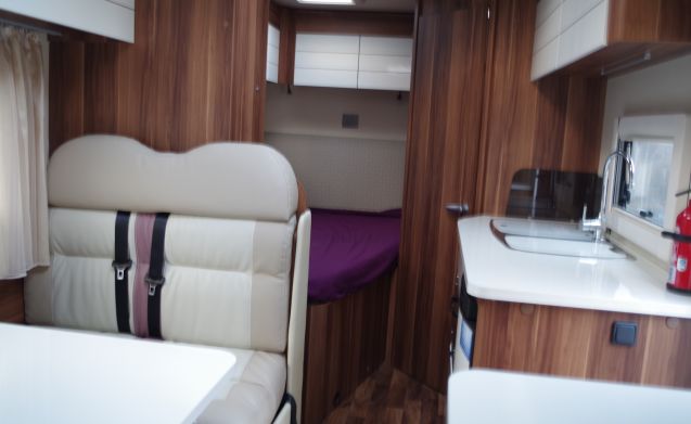 4 BERTH LUX MOTORHOME WITH FIXED BED FOR HOLIDAYS FOR WONDERFUL ADVENTURES