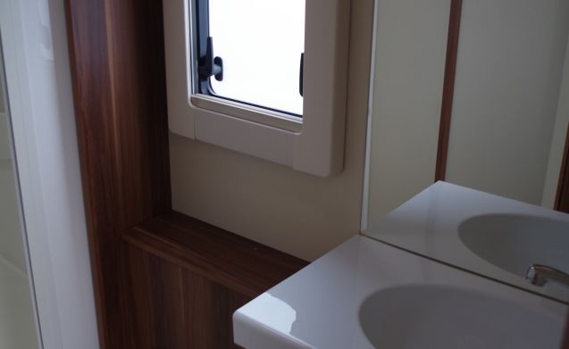 4 BERTH LUX MOTORHOME WITH FIXED BED FOR HOLIDAYS FOR WONDERFUL ADVENTURES