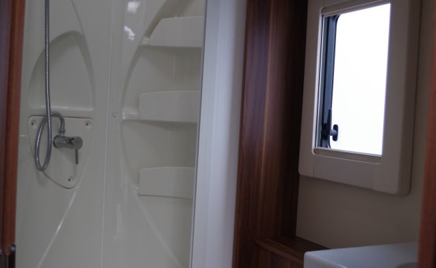 4 BERTH LUX MOTORHOME WITH FIXED BED FOR HOLIDAYS FOR WONDERFUL ADVENTURES