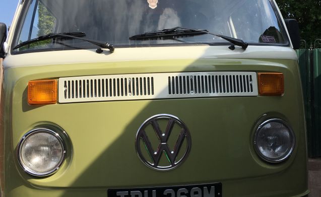 Dave – Classic VW Bay Window Glamper Van in North Wales