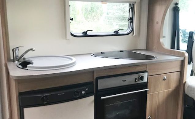 Bailey 1 – Pet Friendly! 6 Berth, 6 Seatbelts, Bailey Approach Advance 665 