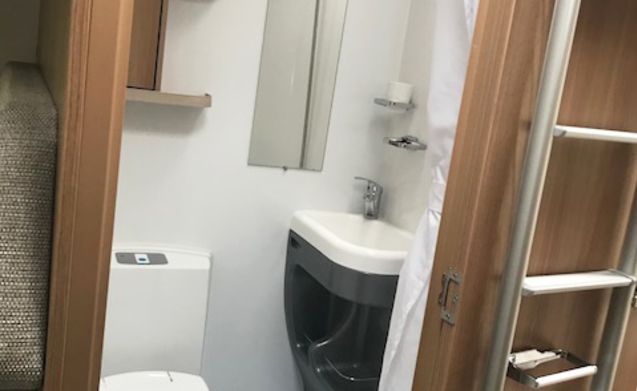 Bailey 1 – Pet Friendly! 6 Berth, 6 Seatbelts, Bailey Approach Advance 665 