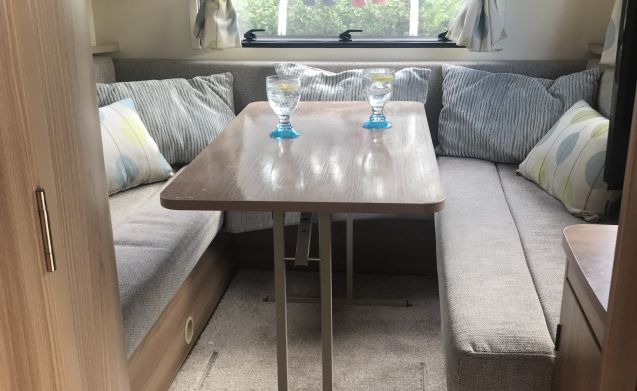Bailey 1 – Pet Friendly! 6 Berth, 6 Seatbelts, Bailey Approach Advance 665 