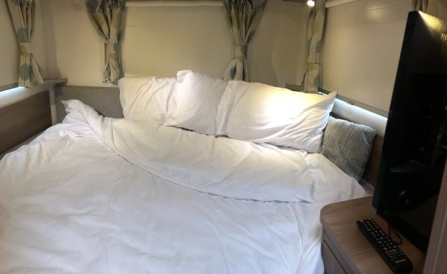 Bailey 1 – Pet Friendly! 6 Berth, 6 Seatbelts, Bailey Approach Advance 665 