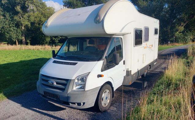 Family camper for 6 people with 2 fixed double beds from €96.00 p.d ...