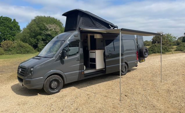 Arthur – 'Arthur' Luxurious VW Crafter Expedition Campervan Pop-up