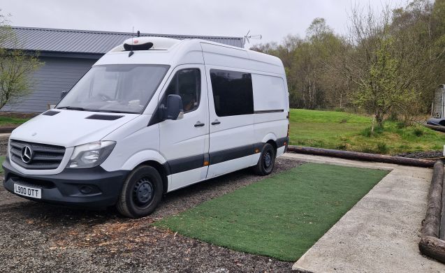 Mercedes-Benz motorhome for 3 people in South Yorkshire